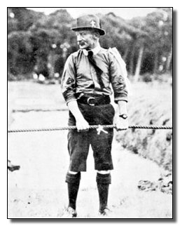 Archivo:Bp-1907-brownsea-uniform.jpg