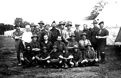 Exploradores de las tres asociaciones en La-Croix-Saint-Ouen, en 1922